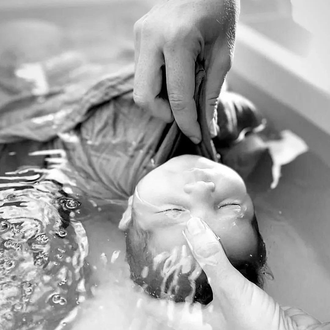 PRATICIENNE THÉRAPEUTIQUE BAIN BÉBÉ